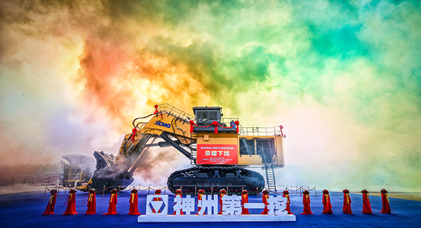 “神州第一挖”徐工700噸級(jí)液壓挖掘機(jī)下線(xiàn)，標(biāo)志著中國(guó)成為世界上繼德國(guó)、日本、美國(guó)后，第4個(gè)具備700噸級(jí)以上液壓挖掘機(jī)研發(fā)制造能力的國(guó)家