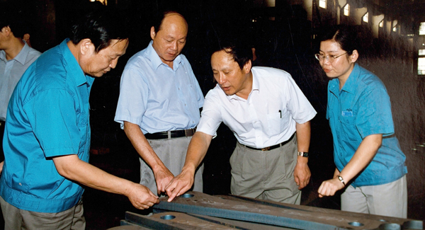 新一屆領(lǐng)導(dǎo)班子上任,，掀開(kāi)徐工變革發(fā)展新篇章