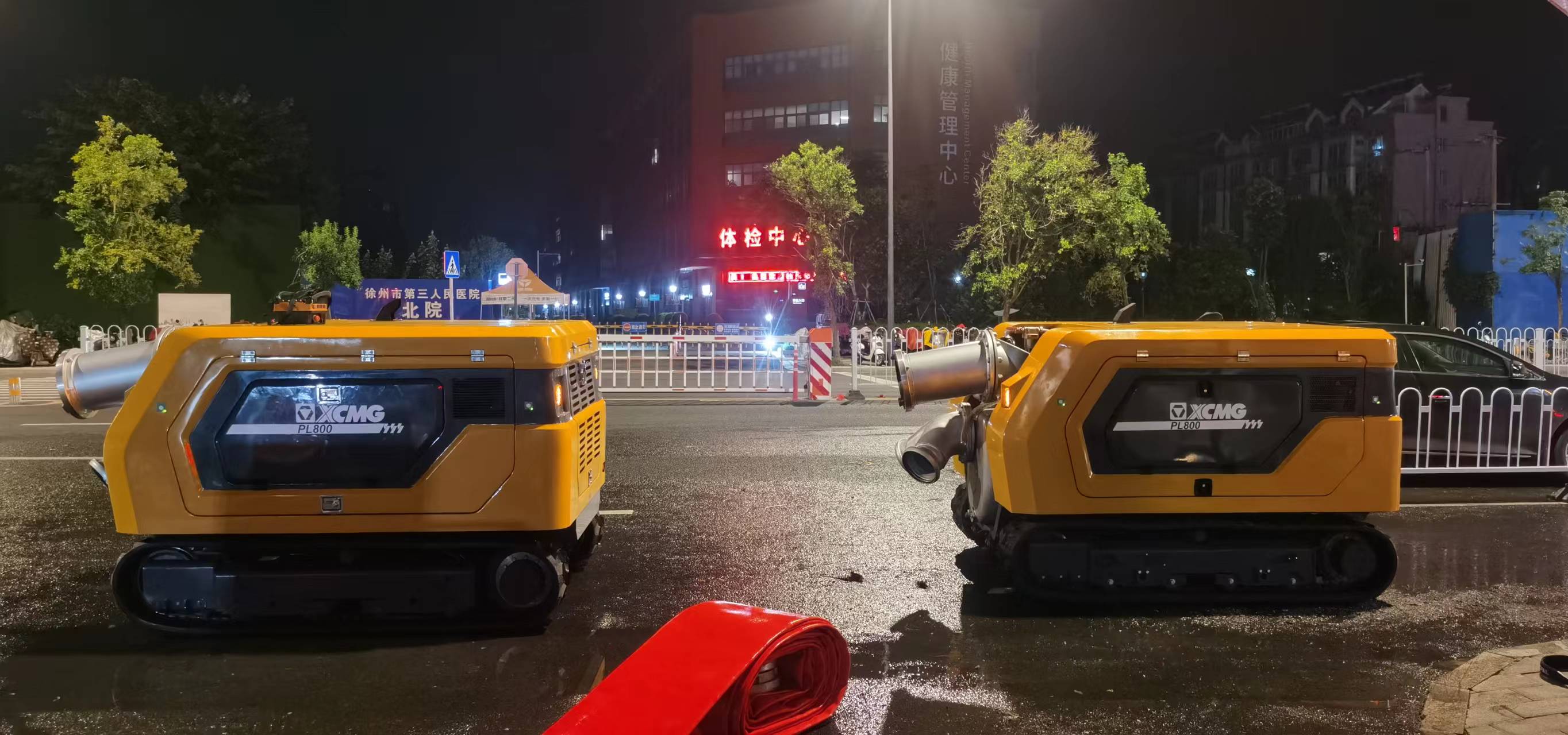 徐工排澇機(jī)器人緊急馳援,，多處澇區(qū)“治水先鋒”