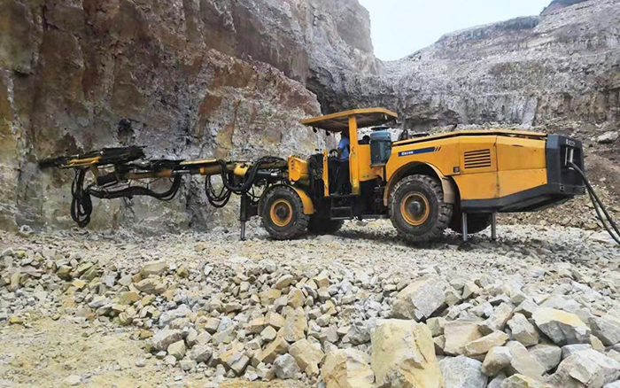 “化水為電”,，徐工鑿巖臺車提速水電站擴(kuò)機(jī)工程