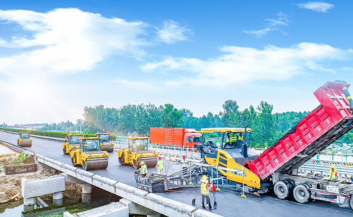 江蘇高速上演徐工成套道路機械大片,！